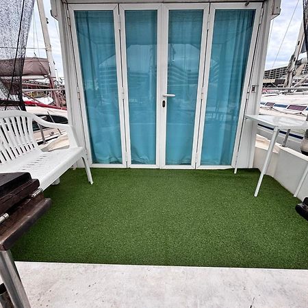 Wonderful Boat For Families And Friends 호텔 산트 아드리아 데 베소스 외부 사진