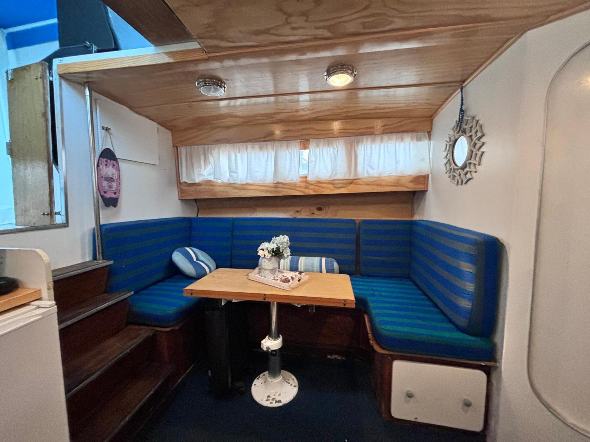 Wonderful Boat For Families And Friends 호텔 산트 아드리아 데 베소스 외부 사진