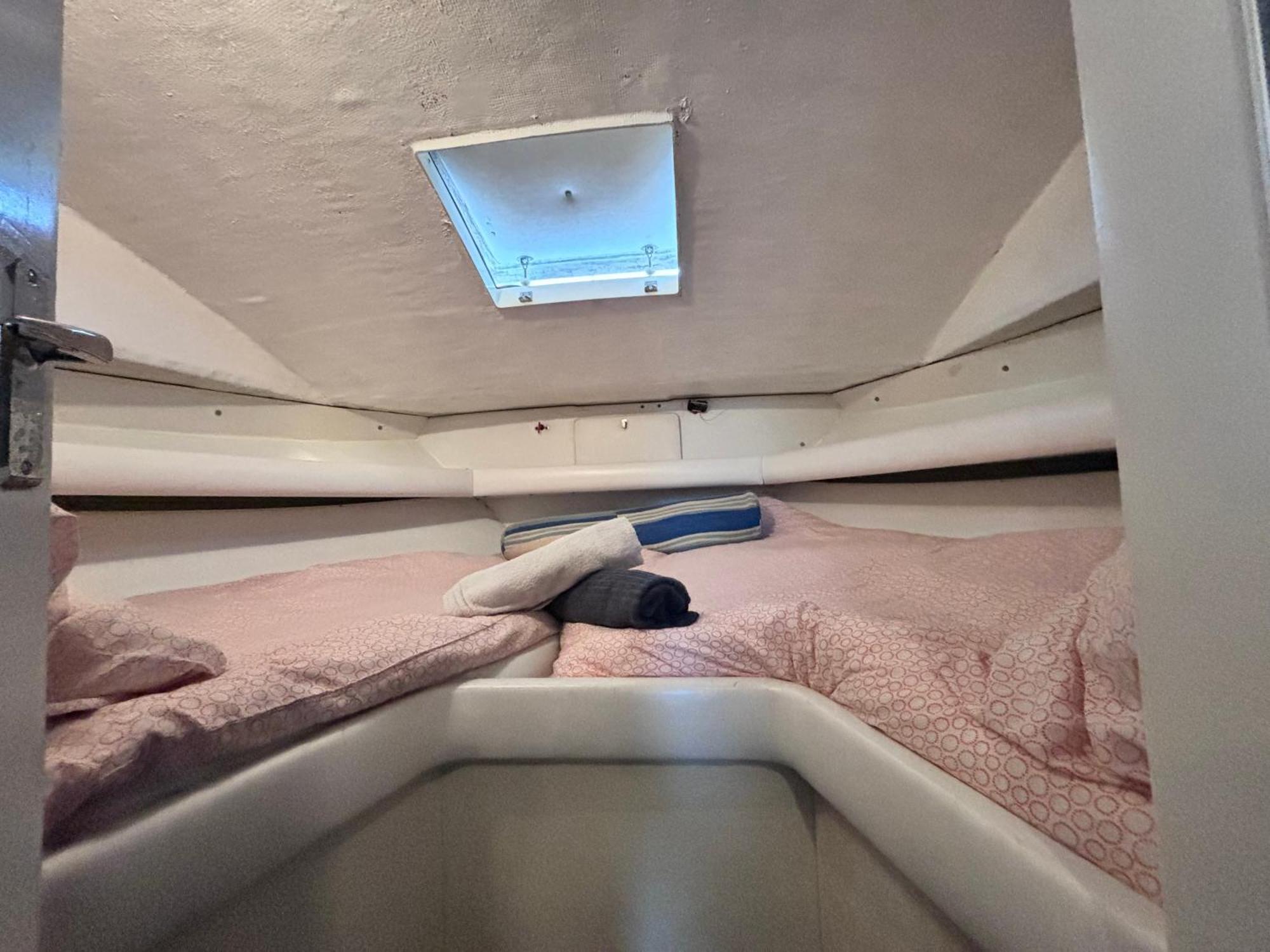 Wonderful Boat For Families And Friends 호텔 산트 아드리아 데 베소스 외부 사진