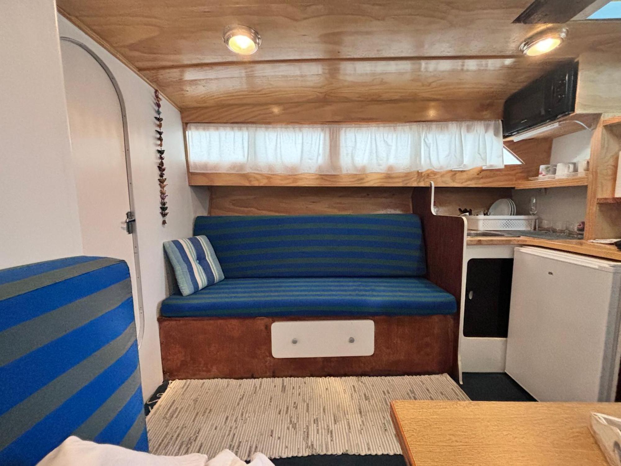 Wonderful Boat For Families And Friends 호텔 산트 아드리아 데 베소스 외부 사진